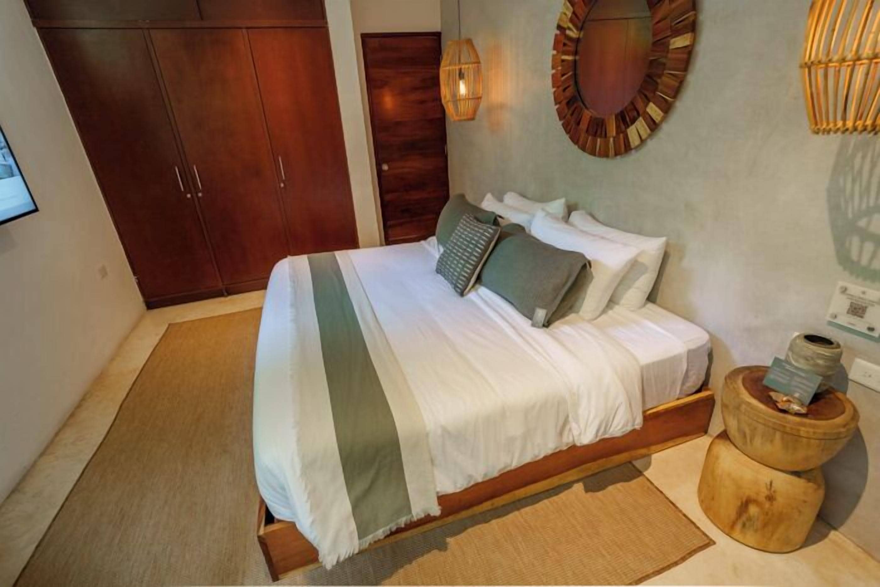Design Suite, 1 Queen Bed with Sofa bed, Balcony, Garden View