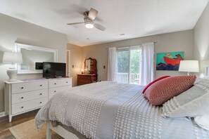 4 slaapkamers, een strijkplank/strijkijzer, gratis wifi, beddengoed