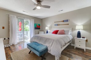 4 bedrooms, iron/ironing board, free WiFi, bed sheets - Screen porch, Golf Cart, Pet friendly, Large fenced backyard; 5 min walk to beach! - 3009 Cameron (Isle Of Palms)