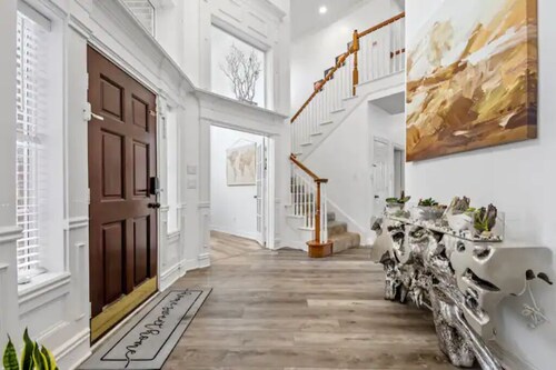 Luxurious | Pool Oasis | PS5 | 12 Beds | Aquarium