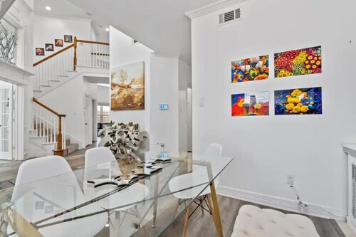 Luxurious | Pool Oasis | PS5 | 12 Beds | Aquarium