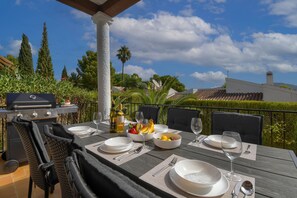 Outdoor dining - Beautiful and comfortable house  with communal pool in Denia, Costa Blanca, Spain for 6 persons (Denia)