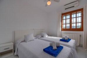 2 bedrooms, iron/ironing board, WiFi, bed sheets - Beautiful and comfortable house in Denia, Costa Blanca, Spain  with communal pool for 4 persons (Denia)
