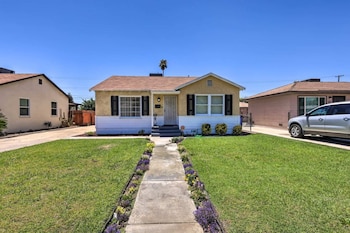 Bakersfield City Home w Patio and Garden