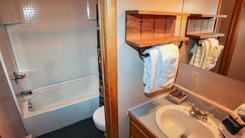 Ensemble douche/baignoire, serviettes fournies