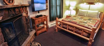 Enjoy a cozy getaway in this suite-style attached cabin