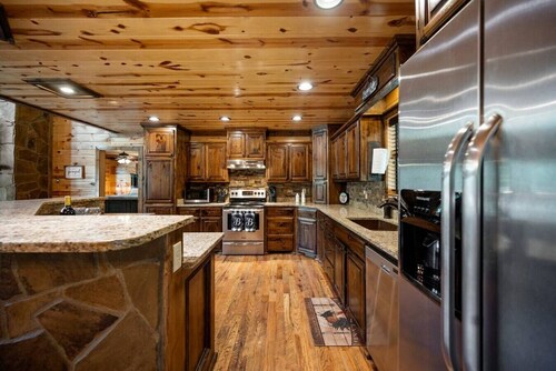 Bigger IS Better! Spacious 5 BR Hideaway