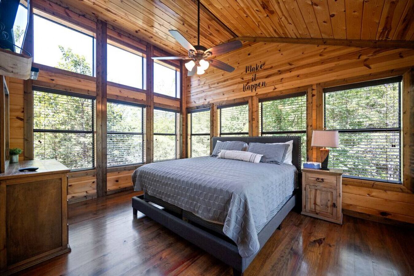 5 bedrooms, free WiFi, bed sheets