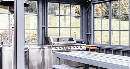 Hanging Rock Views, King Suite in luxury B&B