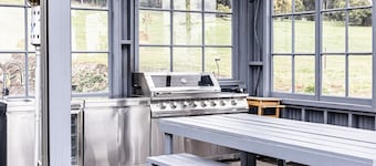 Hanging Rock Views, King Suite in luxury B&B