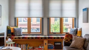 智能電視、書籍