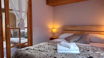 2 bedrooms, desk, iron/ironing board, travel crib