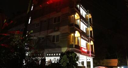 2BR Apt Near Rajagiri Hospital W/ AC | Sleeps 5