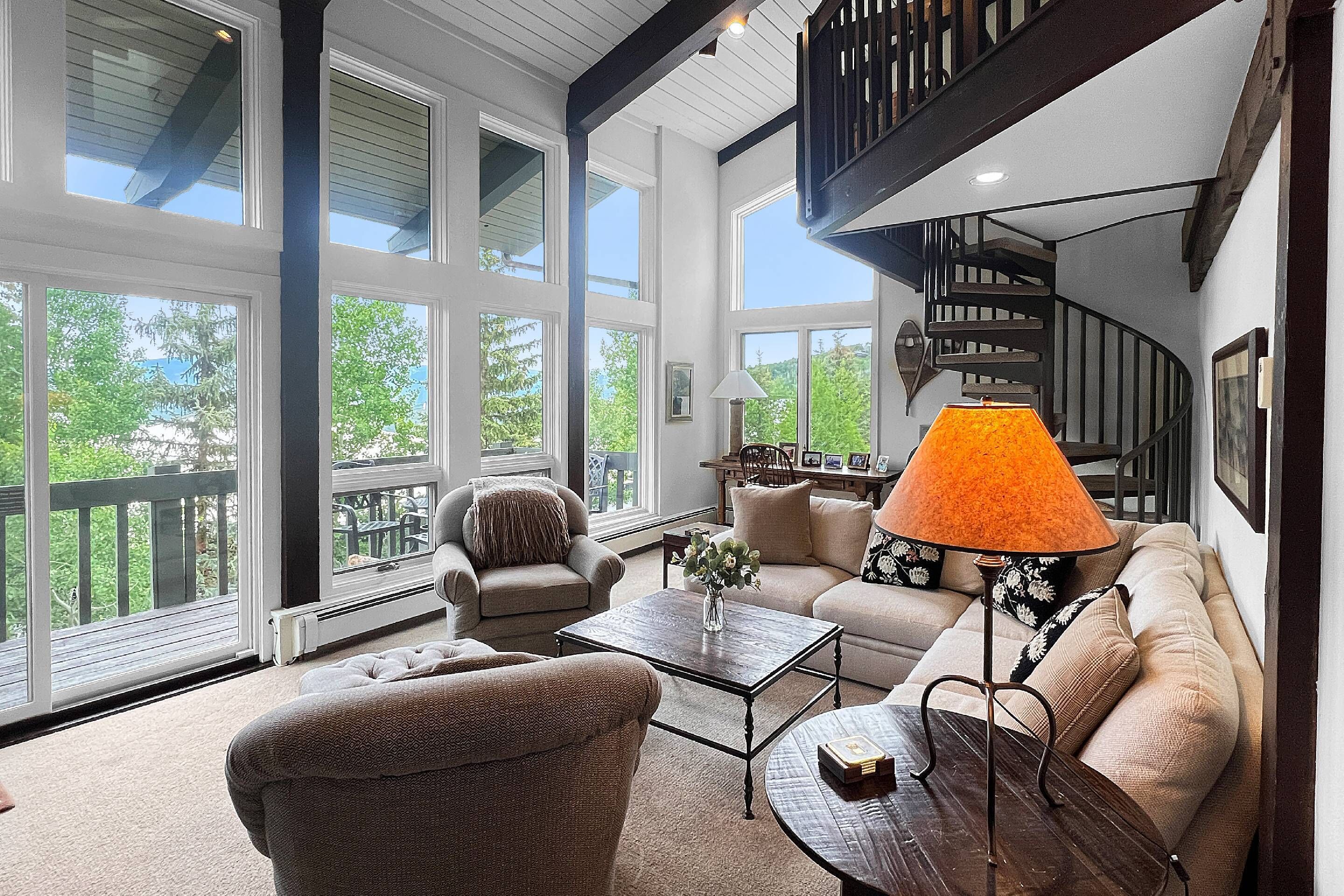 Televisión y chimenea 