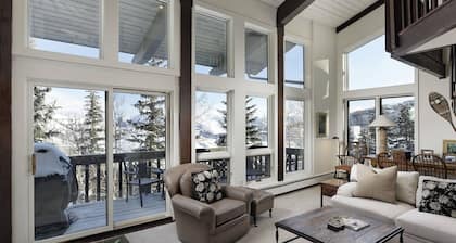 Ski-In/Ski-Out on Fanny Hill | Steps to Lifts, Shared Hot Tub, Fireplace & Balcony w/ Forest Views