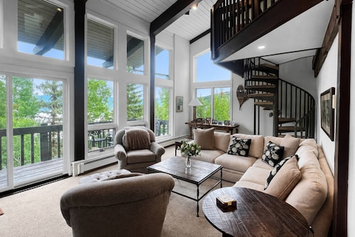 Tranquil Forest Views, Balcony w/Grill, W/D, Gas FP, Outdoor HT & Parking. Plan Your Summer Now!
