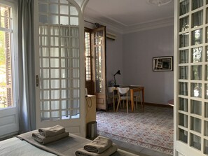 2 bedrooms, bed sheets - Art nouveau suite in Eixample building! (barcelona)