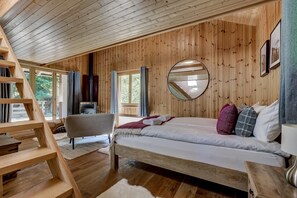 5 camere, una scrivania, ferro/asse da stiro, Wi-Fi