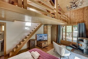 5 Schlafzimmer, Schreibtisch, Bügeleisen/Bügelbrett, WLAN