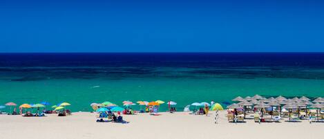 Una spiaggia nelle vicinanze