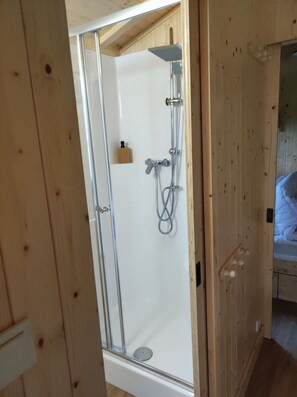 Dusche, Handtücher, Seife, Toilettenpapier