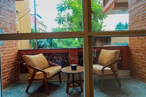 Phòng đôi Cao cấp | Hiên