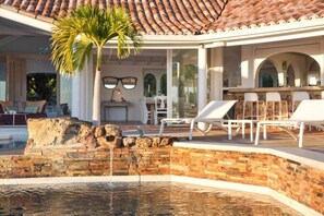 Property grounds - Villa Belle Fontaine – Elegant Sea-View Villa with Double Pool in St. Martin (Terres Basses)