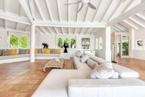 Télévision, chaîne hi-fi