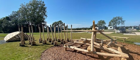 Zona de juegos infantil al aire libre