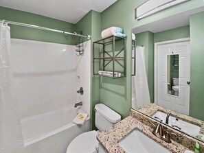 Bathroom - Maravilla 4401 - Seas the Day by Destin Getaways (Miramar Beach)
