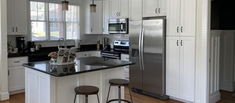 Luxurious Downtown Home with 4 King Beds, 3min to downtown, 5min to Duke