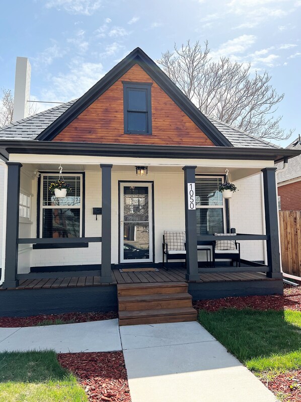Exterior - Charming Modern Home in Wash Park - 30 DAY RENTAL (Denver)