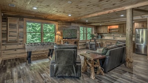 House, 4 Bedrooms | Living room