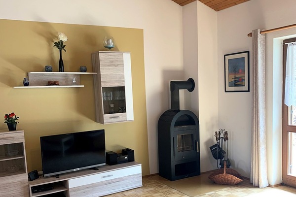 großer Wohnbereich mit Zugang zur Terrasse