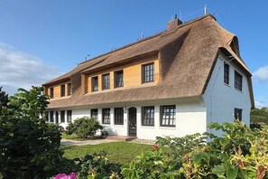 Exterior - 2-zimmer Ferienwohnung am Dorfteich mit ca. 50 m², für bis zu 3 Personen (Wenningstedt-Braderup (Sylt))