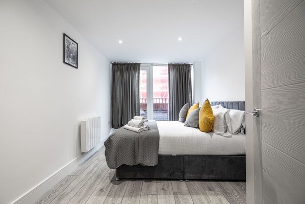 Apartment, 2 Queen Beds | 2 bedrooms, free WiFi, bed sheets