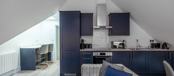 Impeccable 2-bed Apartment in Camberley