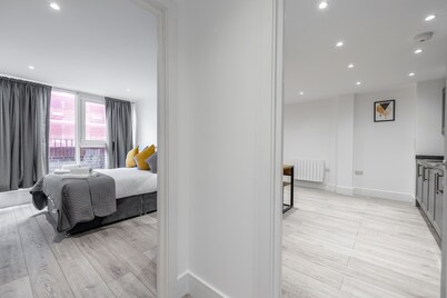 Remarkable 2-bed Apartment in Camberley
