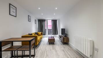 Apartment, 2 Queen Beds | 2 bedrooms, free WiFi, bed sheets