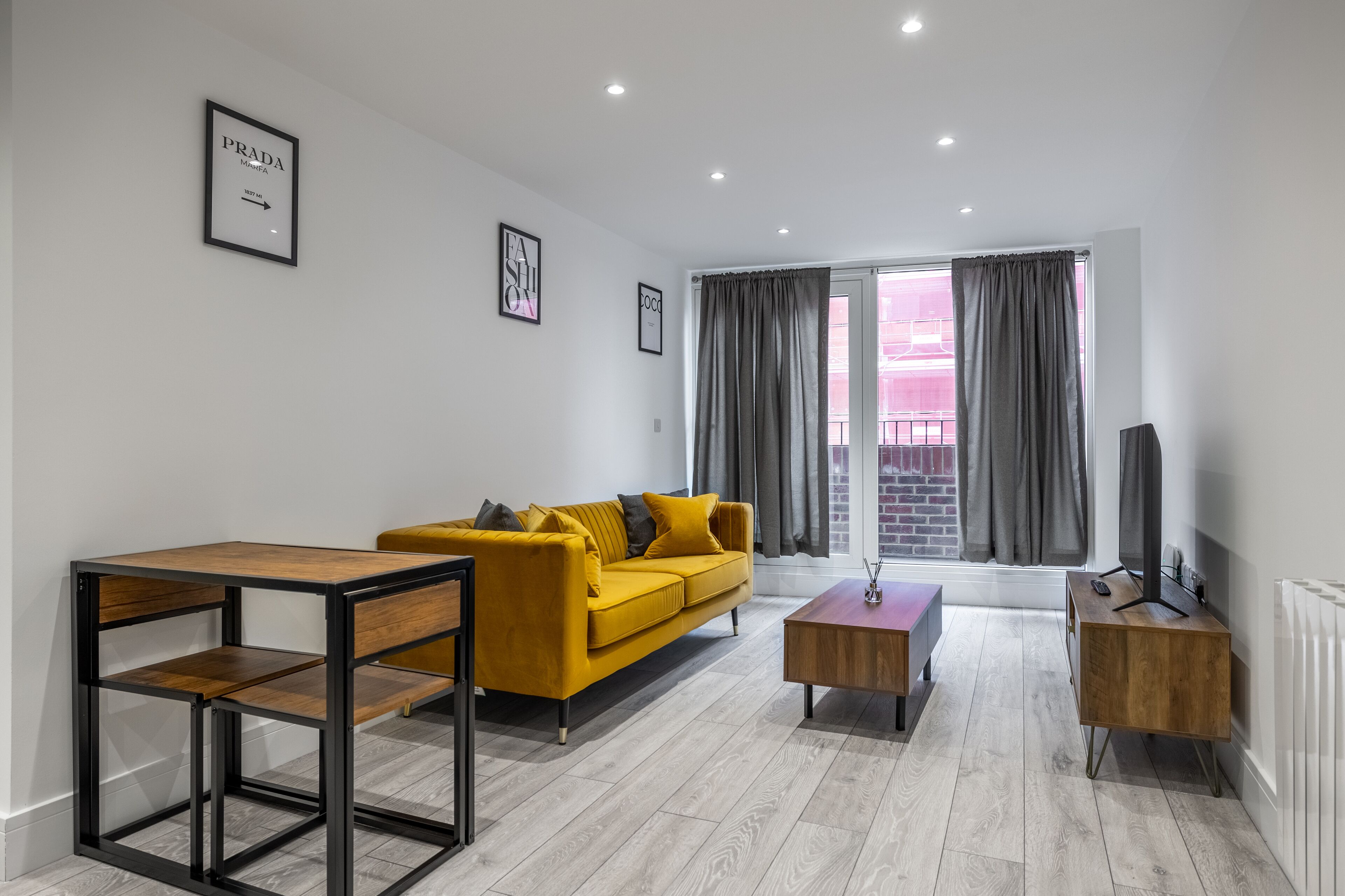 Apartment, 2 Queen Beds | Living room