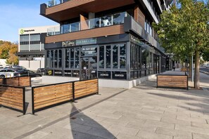 Exterior - Pier Point 404- Luxe on Geelong Waterfront, 2 BDRM (Geelong)