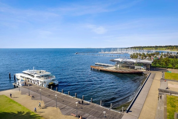 🌊 Ferry terminal and waterfront just steps away