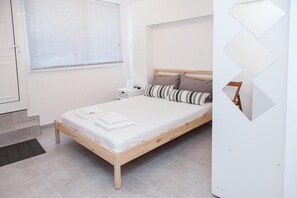 Fer et planche à repasser, Wi-Fi gratuit, draps fournis