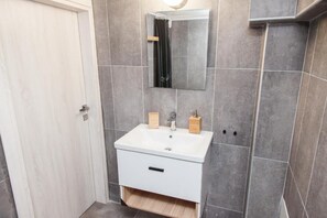 Sèche-cheveux, shampoing