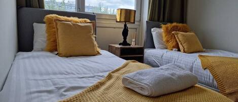 Apartament | 3 dormitoris, planxa i posts de planxar, wifi gratuïta i roba de llit