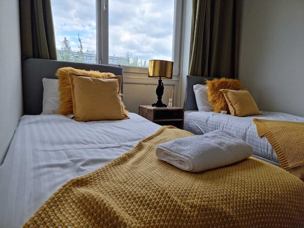 Apartment | 3 bedrooms, iron/ironing board, free WiFi, bed sheets
