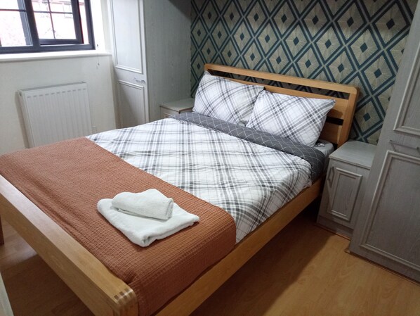 Room - 2 Bed House - Sleeps 4 - Pets - Garden - Parking (Bolton)