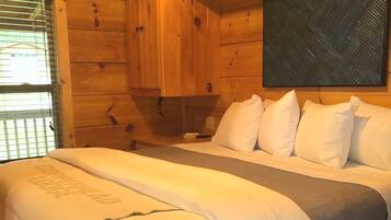 Cabin 17 Sunset View Hot Tub King Bed | 1 quarto, individualmente decorados, individualmente mobiliados