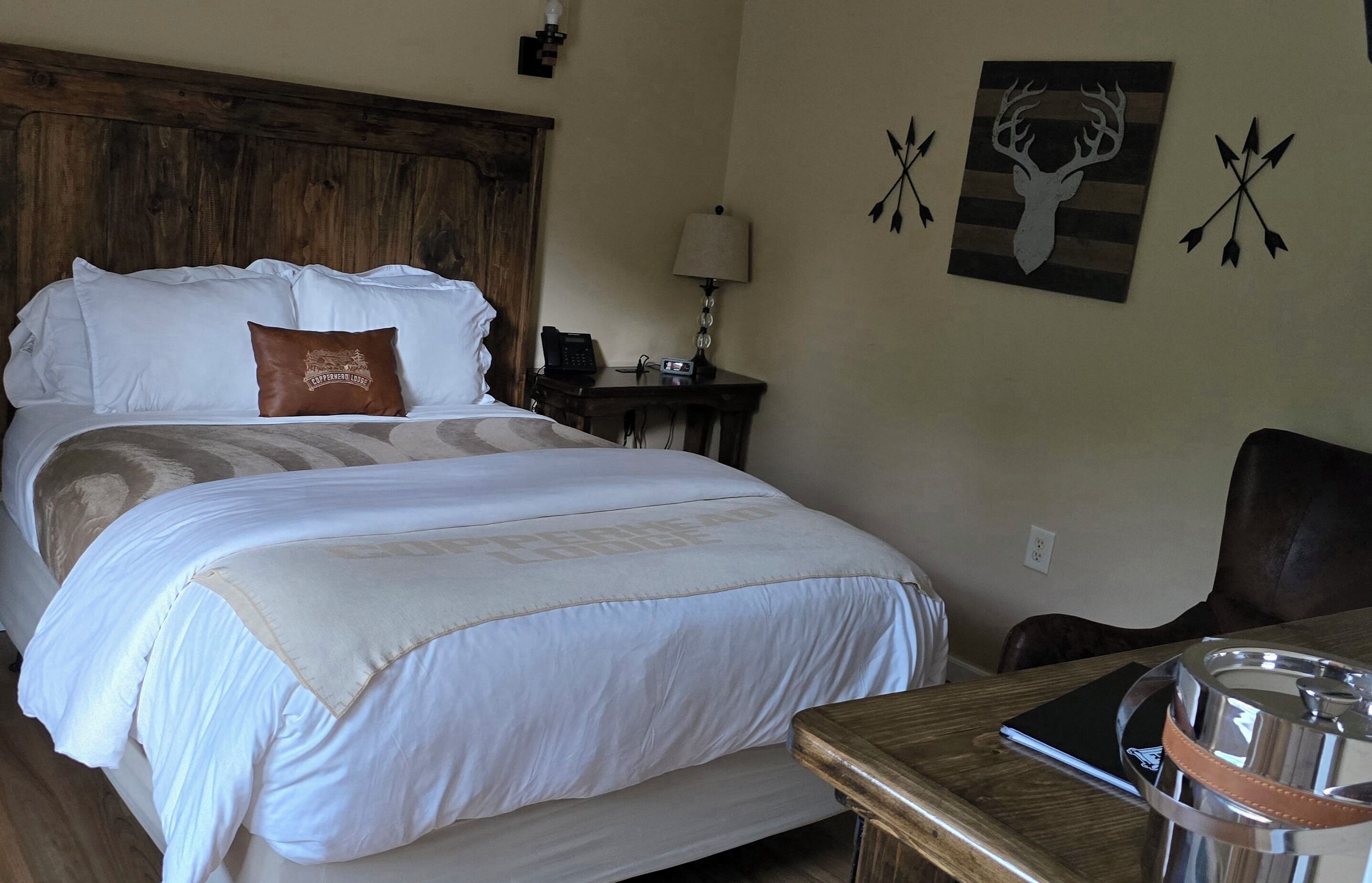 103 Queen Bed, Non Smoking, corner room | Free WiFi, bed sheets