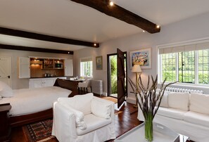 1 bedroom, iron/ironing board, Internet, bed sheets